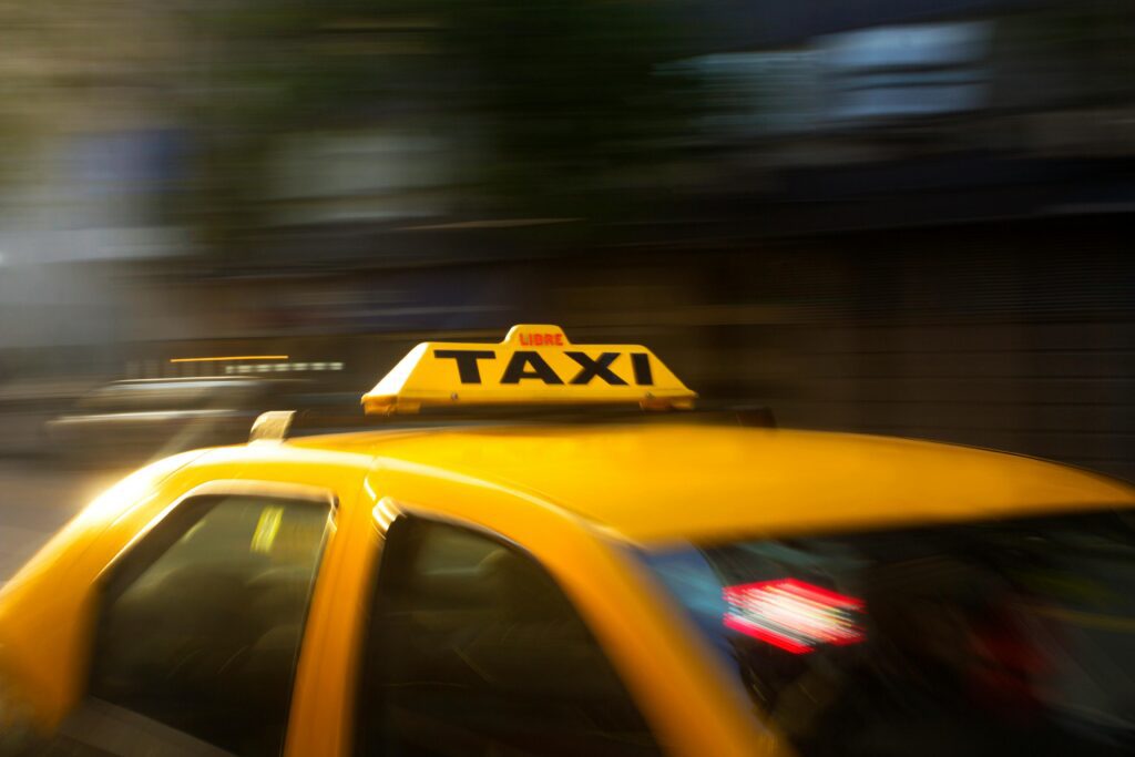 JW lanceert een nieuwe taxiverzekering voor taxiondernemers met schadevrije rijervaring, maar zonder roydata. De korting wordt bepaald op basis van rijervaring.