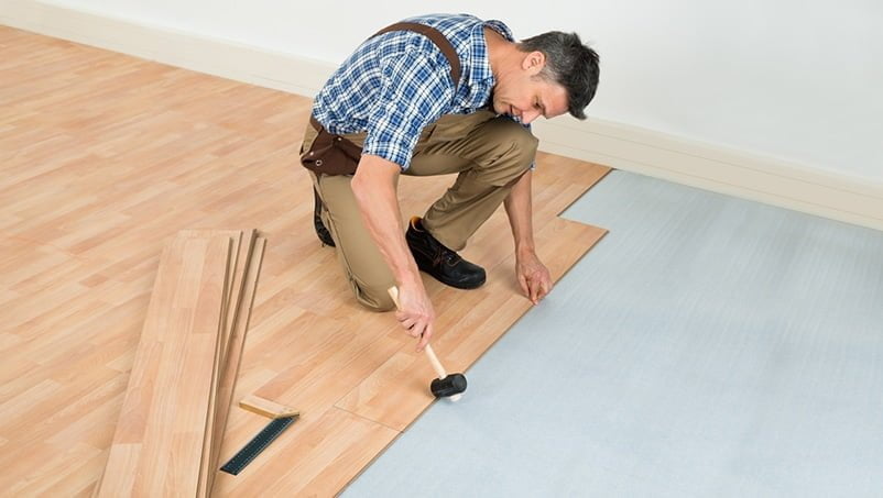 Jouw vloerenlegbedrijf verzekeren? Dé verzekering voor het leggen van vloeren. Aansprakelijkheidsverzekering voor vloerlegbedrijven.